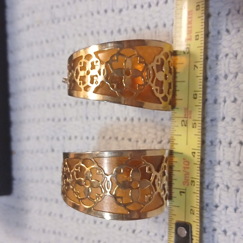 Elegant Gold CUT-OUT Hoop Earrings - Picture 9 of 11